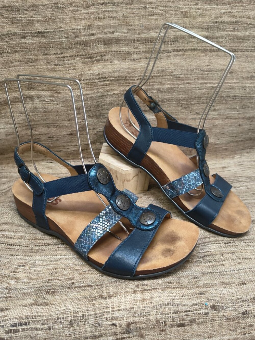 SAS Clover T-Strap Sandals Navy Multi Snake Print Blue Comfort Shoes 9 1/2 | 9.5